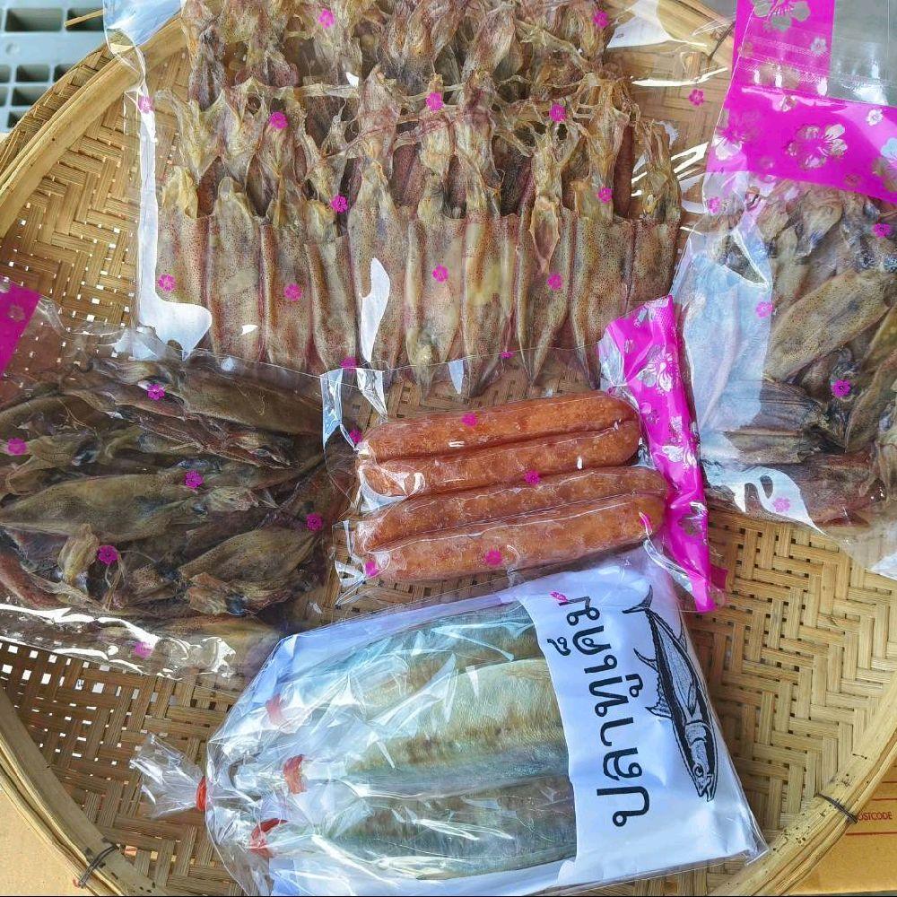หมึกแพ อร่อยๆ ไม่เค็ม น้ำหนัก 200 กรัม  หมึกกะตอย 2 แพค  กุนเชียง 1 แพค ปลาทูเค็ม 1 แพค