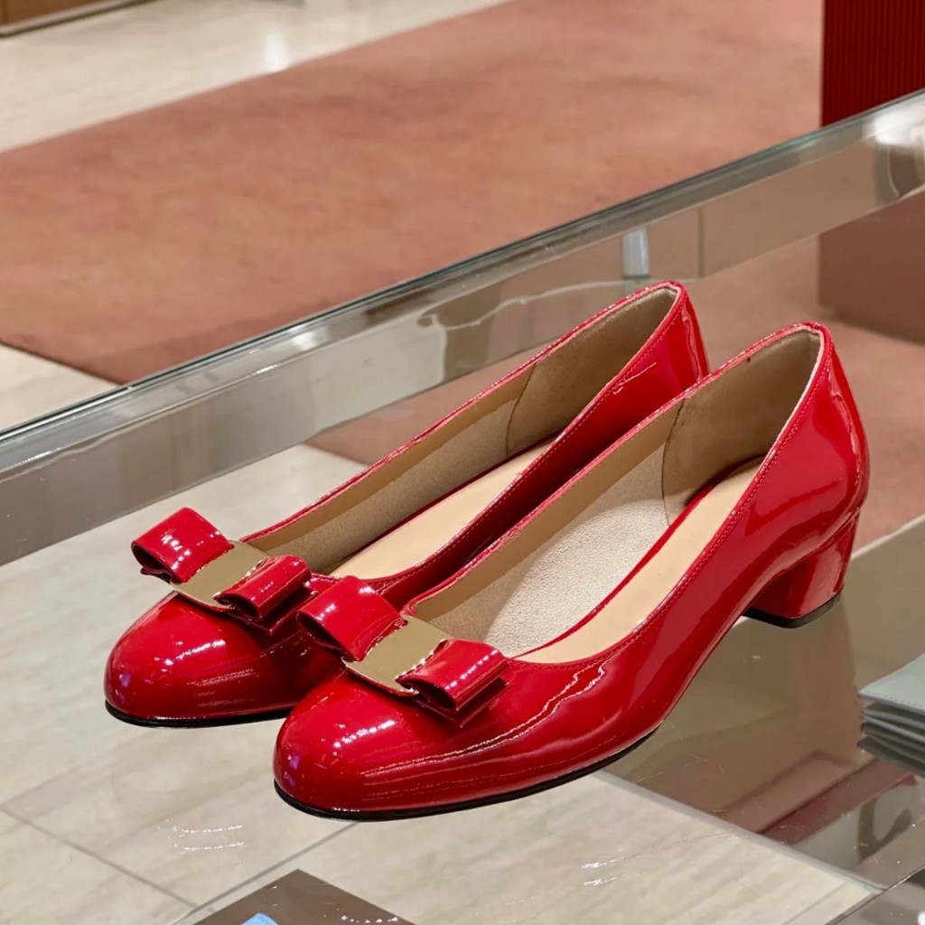 รองเท้าส้นสูงสไตล์แมรี่เจน สีแดง Fey Jia