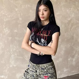 เสื้อยืดแขนสั้นพิมพ์ลายสร้างสรรค์ นักร้องร็อคสตรีทอเมริกัน ทรงสลิมฟิตไหล่ปกติ เฮฟวี่เวท ทำจากผ้าฝ้ายแท้ วัสดุหนัก ท๊อป