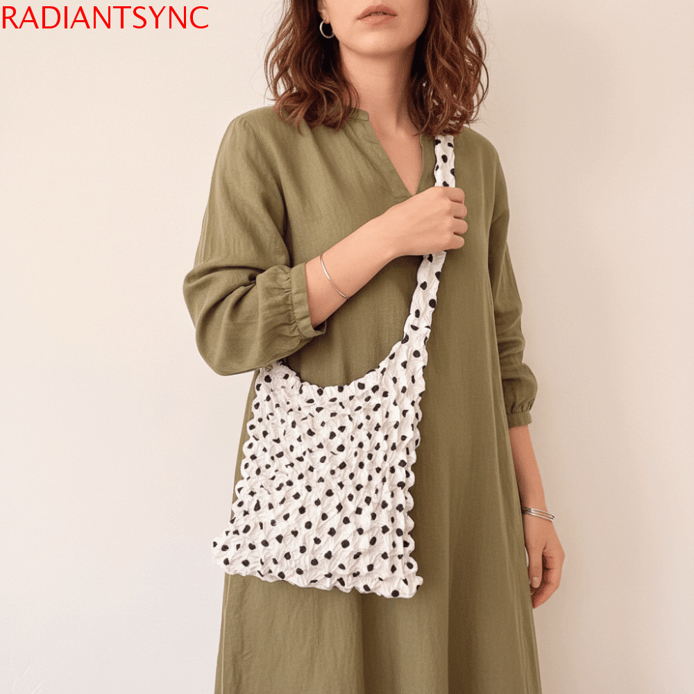RADIANTSYNC Polka Dot Bag สีดำลายจุด ทำจากผ้าโพลีเอสเตอร์ยืดหยุ่น มีความจุมาก พกพาสะดวกและพับเก็บได้ง่าย