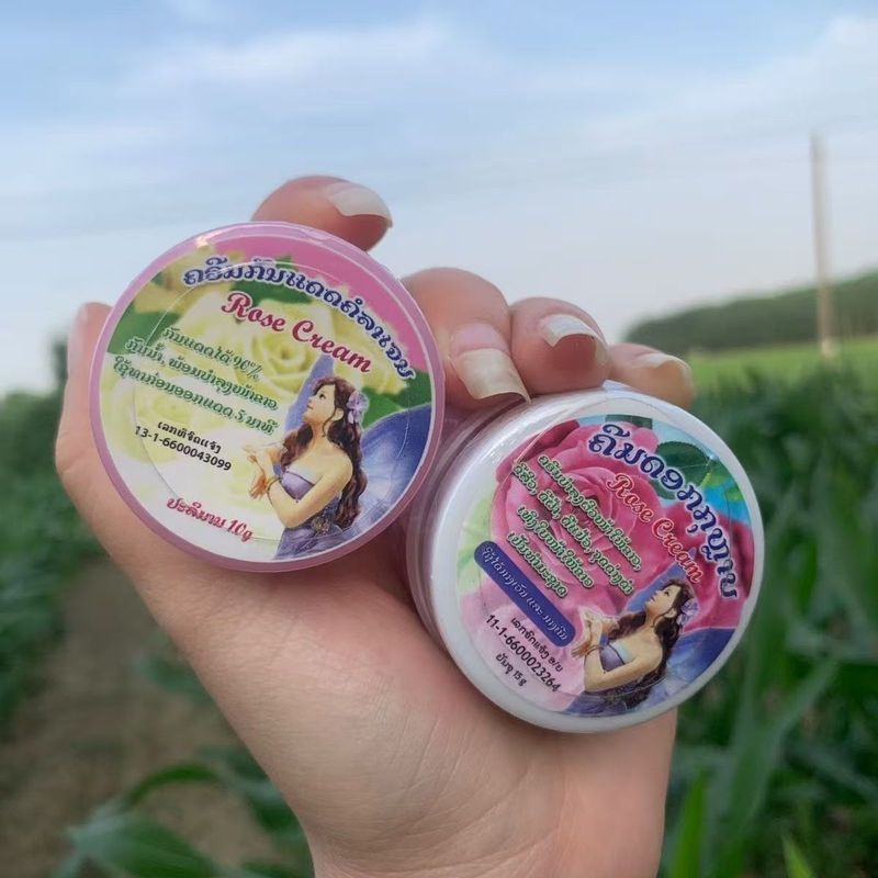 คู่ผลิตภัณฑ์แท้ไทย ใช้กลางวัน สีชมพู กลางคืนขาว หนึ่งคู่คือ 25g.Moisturizing 3.26.p