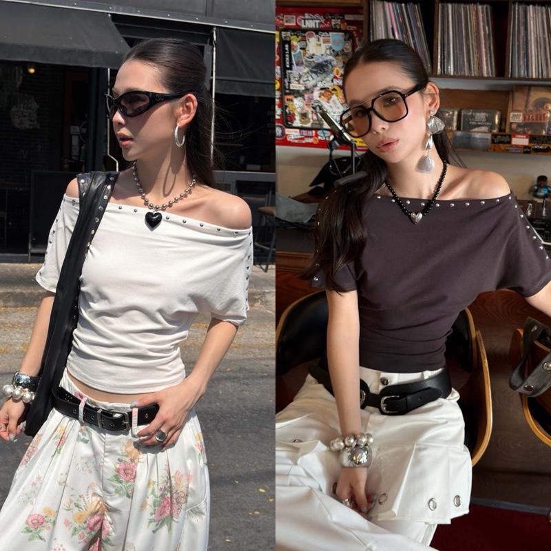 BY0509 เสื้อปาดไหล่แขนสั้นแต่งหมุด ผ้าเรย่อนคอตตอนนุ่มนิ่ม benly co