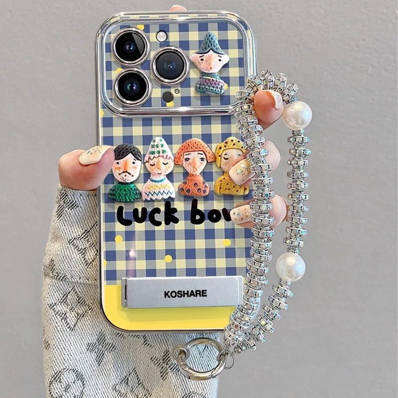 💖Hype💖-ลายตุ๊กตา มาพร้อมเชือกคล้องคอและขาตั้ง เคส iPhone 17PROMAX เคสไอโฟน 13PRO 16PRO 15 14PLUS 12 
