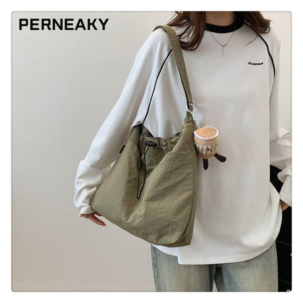 PERNEAKY กระเป๋าสะพายเชือกรูด,กระเป๋าโท้ทไนลอนกันน้ําแฟชั่น, 2024 ลําลองสไตล์การเดินทางกระเป๋าสะพายข้างทรงถังผู้หญิง