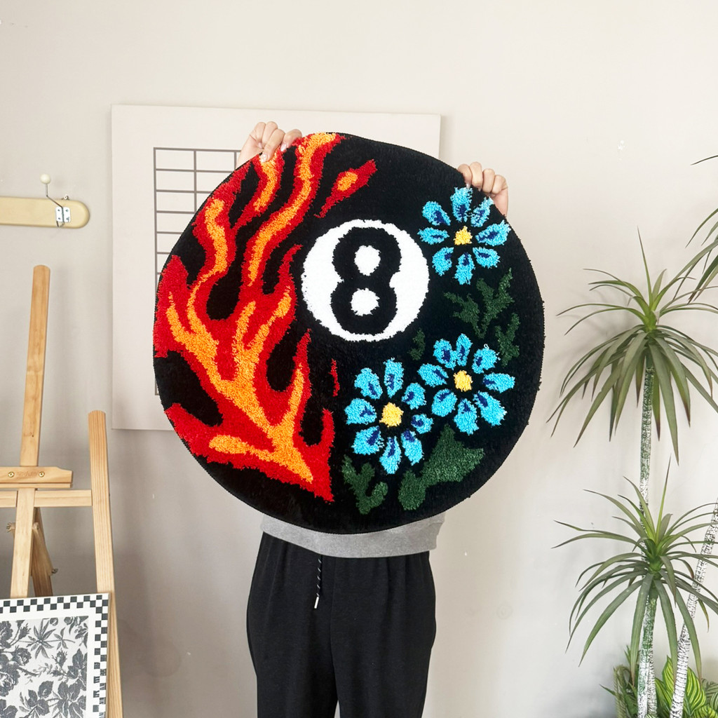 Vibrant 8 Ball Pattern Tuffted Rug - พรมตุ๊กตาดีไซน์เปลวไฟและลายดอกไม้เหมาะสําหรับคนรักบิลเลียดและอว