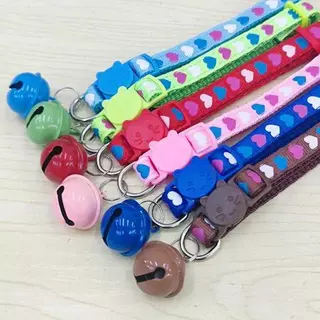 ปลอกคอสำหรับสัตว์เลี้ยง พร้อมกระดิ่งเสียงใส ความยาวปรับได้ 19-32 ซม. มีลายสวยให้เลือกมากมาย พร้อมส่ง