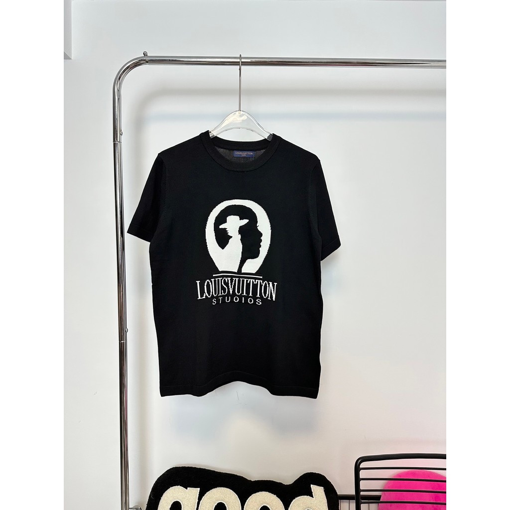 LO% UIS VU & ITTON/L @ V2026 Star คลาสสิกรอบคอแขนสั้นเสื้อยืดผู้ชายผู้หญิงรอบคอหลวมสไตล์ใหม่พิมพ์ตัว