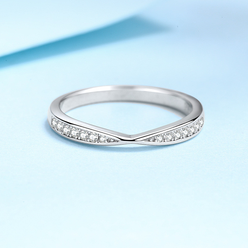 S925银莫桑钻戒指女仿真钻石镀pt950金送女友求结婚介子代发批发