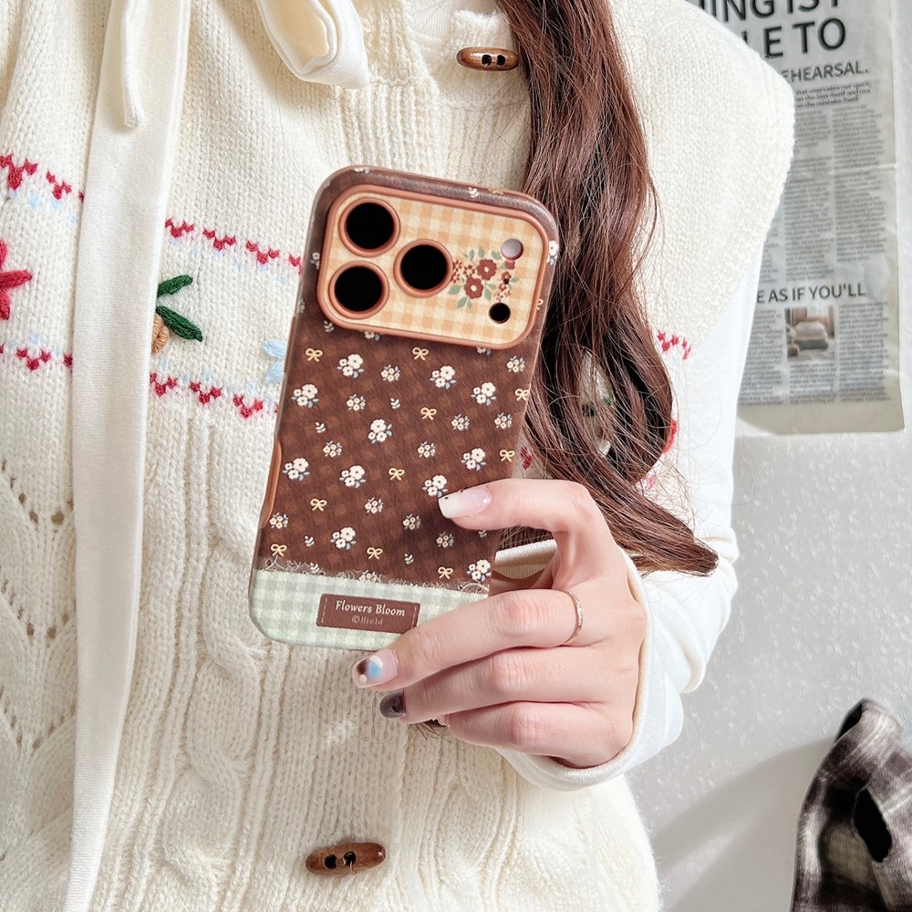 ลายดอกไม้ลายหมากรุกสีน้ําตาลเหมาะสําหรับ แอปเปิล 17โปรแม็กซ์ เคสโทรศัพท์หน้าต่างผิว ไอโฟน 16/15/14/13เคสนิ่ม