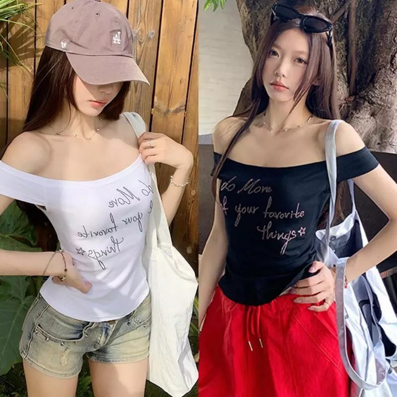 พร้อมส่ง เสื้อผู้หญิง ไหล่ตรง เสื้อยืดประดับตัวอักษรและเพชร เสื้อครอปแขนสั้น สไตล์น่ารักเข้ารูป