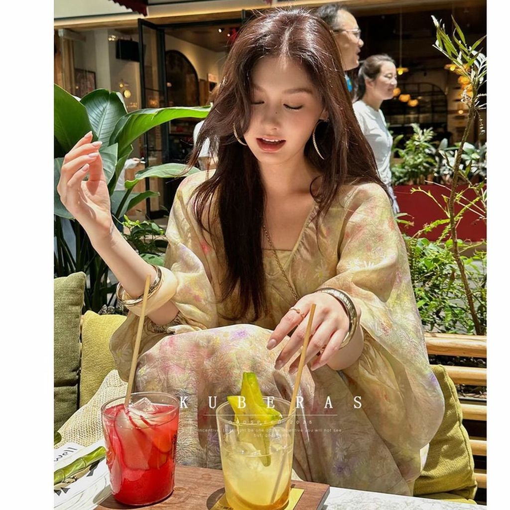 COD 2026KUBERAS High-End Casual Retro หลวมแขนยาว V คอตุ๊กตาภาษาฝรั่งเศสคํากลาง A-Line กระโปรงยาว COD