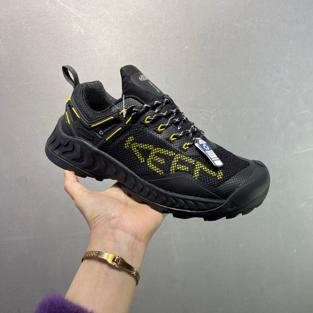 KEEN NXIS EVO รองเท้าวิ่งเรโทรสำหรับผู้ชาย สวมใส่ได้ทุกวัน ออกแบบเป็นพิเศษด้วยเนื้อตาข่าย