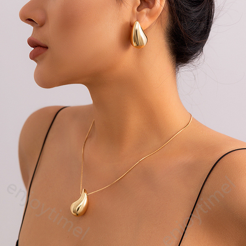 Glossy Comma Drop Pendant Necklace Simple Snake Bone Chain Clavicle Necklace