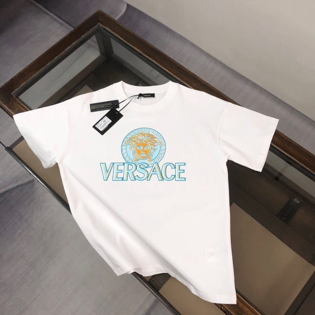 เสื้อยืดVERSACE แบบญี่ปุ่น สไตล์ใหม่ 2026 สำหรับทั้งผู้ชายและผู้หญิง