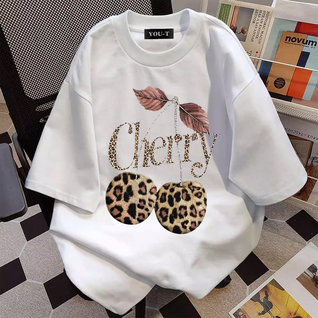 T42.SHOP🌸เสื้อสีขาว เสื้อยืด oversize unisex เสื้อน่ารัก cotton 100%  ไม่หดตัวลาย เสื้อไม่ยับ ลาย "Leopard cherry"
