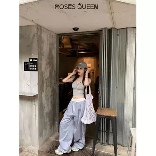 MOSESQUEEN เสื้อแขนสั้นแบบ V-neck ปักลายครึ่งเปิด ตัวย่อ กระชับรูปร่าง ใส่สบาย ทั้งในชีวิตประจำวัน การเดินทาง และการแต่งตัวหลากหลาย #63406