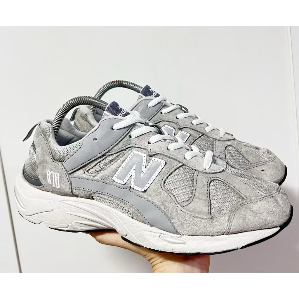รองเท้า NB 878 ขนาด EU 42 แท้ มือสอง ยาว 27 cm