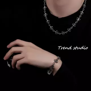 กำไลข้อมือรูปสมอเรือสไตล์วินเทจนี้มีดีไซน์ที่เป็นเอกลักษณ์ และสามารถสวมใส่ได้ทั้งผู้ชายและผู้หญิง มีหลายสไตล์ให้เลือก
