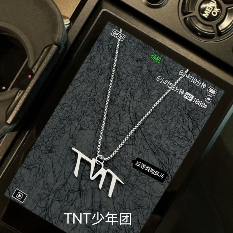 TNT Times Youth League สินค้าสร้อยคอเดียวกัน All-Match Niche Cool Style Street Sweatshirt Hip-Hop อิ