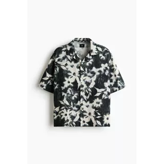 H&M(เอชแอนด์เอ็ม) เสื้อเชิ้ตรีสอร์ตทรงสบาย Men Relaxed Fit Resort shirt 1315746_1