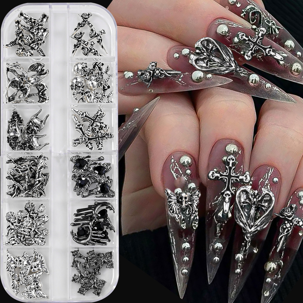 12Grid 3D ฮาโลวีน Punk Retro Alloy CROSS เล็บ Charms Y2k Gothic ปืนโลหะสีดําเงิน Skull CROSS เล็บ DIY Cool เล็บอะไหล่ไม่มีกาว
