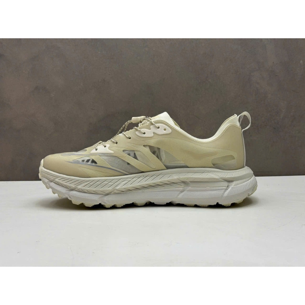 รองเท้า Hoka One Satisfy สำหรับการเดินป่าและวิ่ง