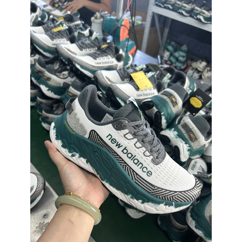 FuelCell Rebel V4 รองเท้าวิ่งสำหรับกิจกรรมกลางแจ้ง