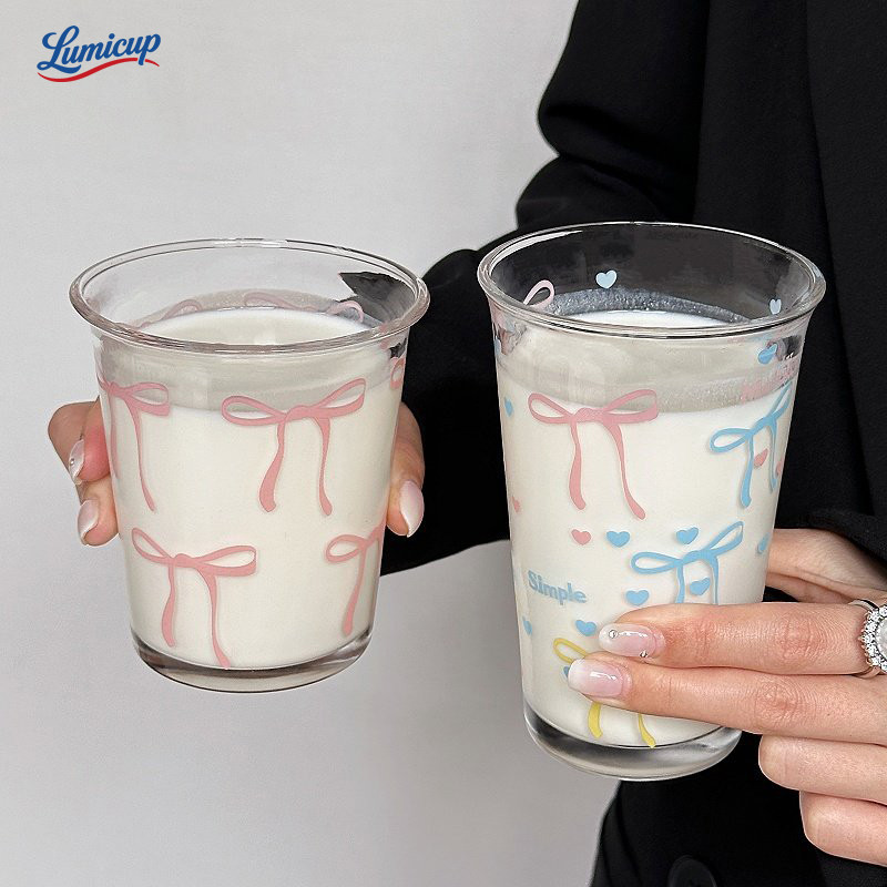 แก้วสาวๆลายโบว์หัวใจ ดีไซน์น่ารักสุดๆ 340/380ml เหมาะถ่ายรูปอัพสตอรี่ นม กาแฟ
