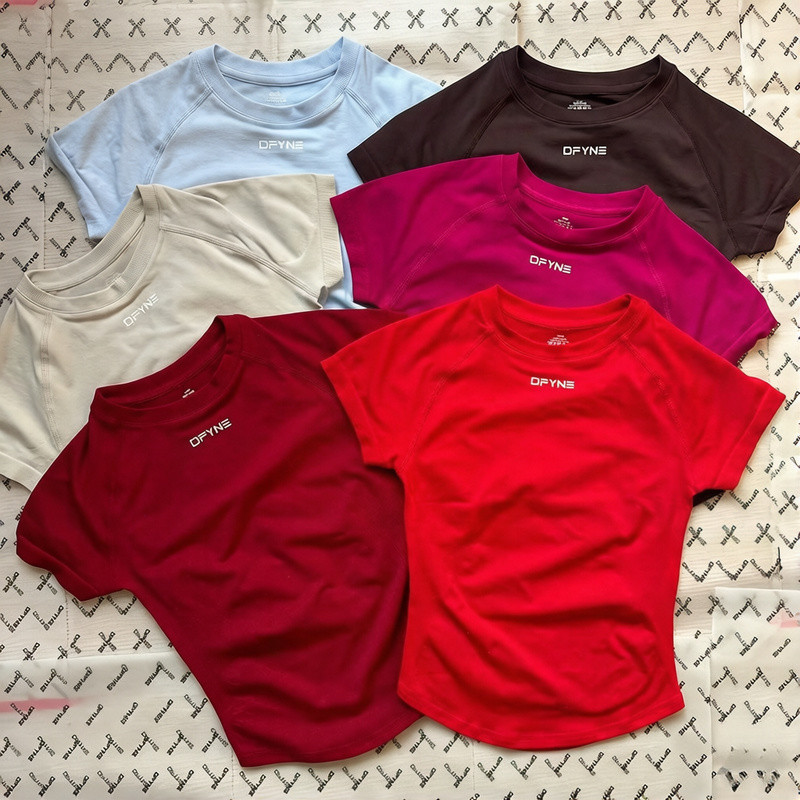DFYNE เสื้อยืดไนลอนยืดหยุ่นสูงสำหรับกีฬาโยคะและฟิตเนส แขนสั้น แห้งไว