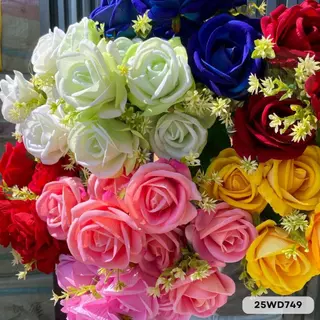 กุหลาบกำมะหยี่ 7 ดอก แซมดอกปีบ ต้นยาว 45 cm. หน้าดอก 9 cm.