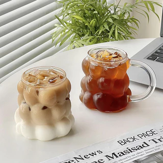แก้วไวน์แบบครีเอทีฟ แก้วกาแฟสไตล์ส่วนบุคคล แก้วทนความร้อนแบบบอโรซิลิเกตพร้อมที่จับ สำหรับนม ลาเต้ น้ำ และน้ำผลไม้