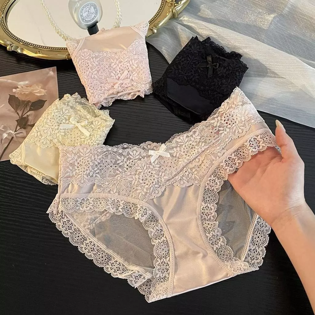 กางเกงชั้นในลูกไม้สำหรับผู้หญิง มีไซส์ M-XL ทำจากผ้าซาติน ไร้ตะเข็บ เนื้อผ้านุ่มลื่น ทรงเอวต่ำ เซ็กซี่
