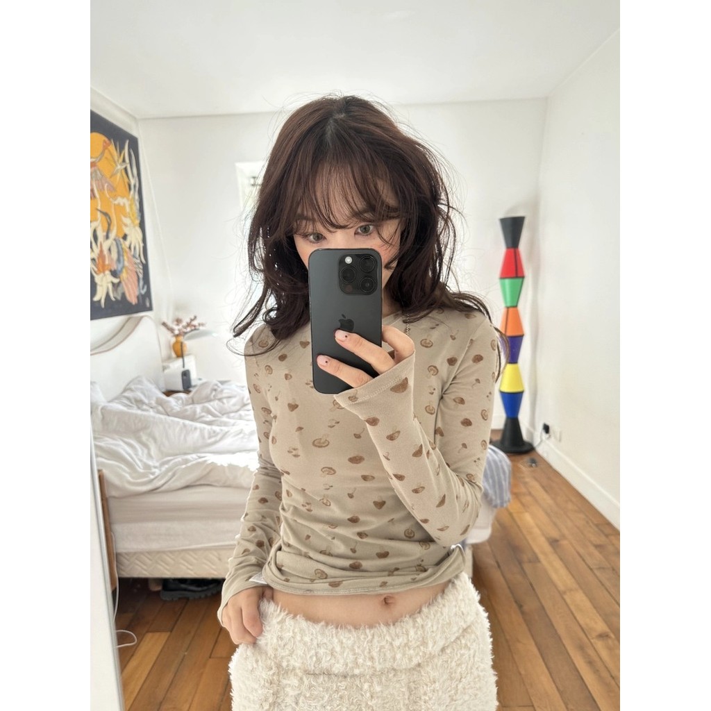 [SR-STUDIO] fl * tta 2025 ฤดูหนาวสไตล์ใหม่เกาหลีใต้ Dongdaemun เห็ดพิมพ์รอบคอแขนยาวเสื้อยืดผู้หญิง 6