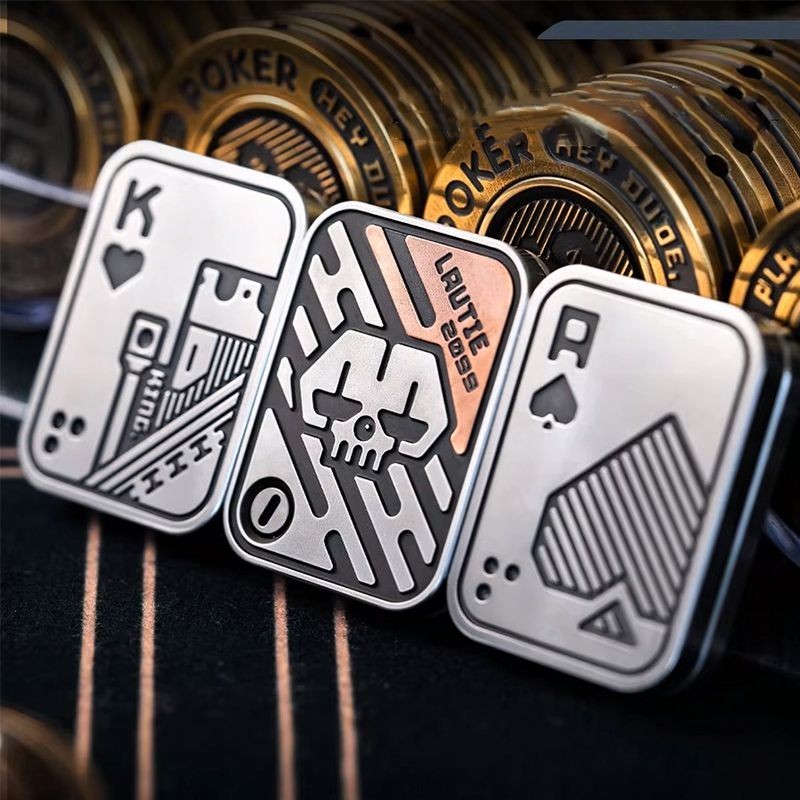 เล่นไพ่ Cool High-Value โลหะ Push Cards Decompression ของเล่นปลายนิ้วการ์ด Three-in-One ปลายนิ้ว Spi