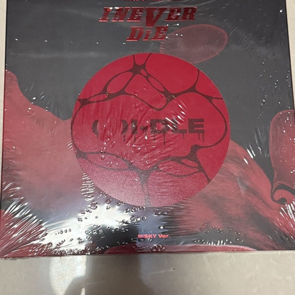 Gidle Girl GIDLE Regular One Red Version Tomos Ready Stock ใหม่เอี่ยมยังไม่ได้เปิด