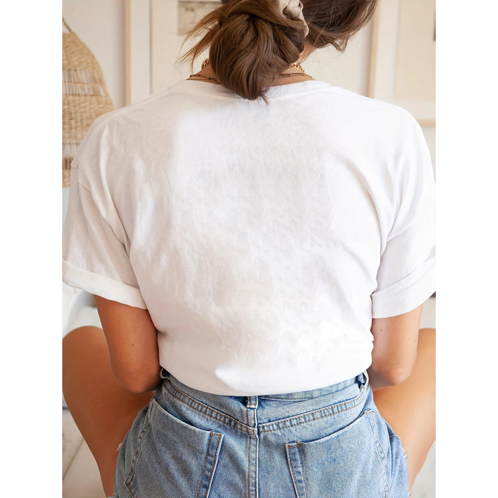 เสื้อยืดผู้หญิง ลายดอกทานตะวันและผีเสื้อ แขนสั้น คอกลม สีดำ thumbnail 4