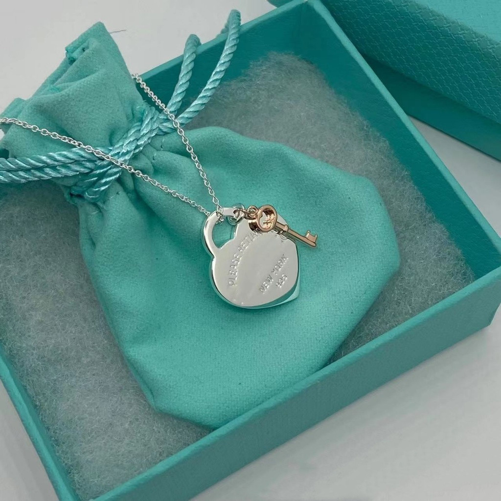 Boutique Love Key Design สร้อยคอจี้หัวใจแฟชั่น All-Match Clavicle Chain เครื่องประดับผู้หญิงขายส่งที่มีอยู่
