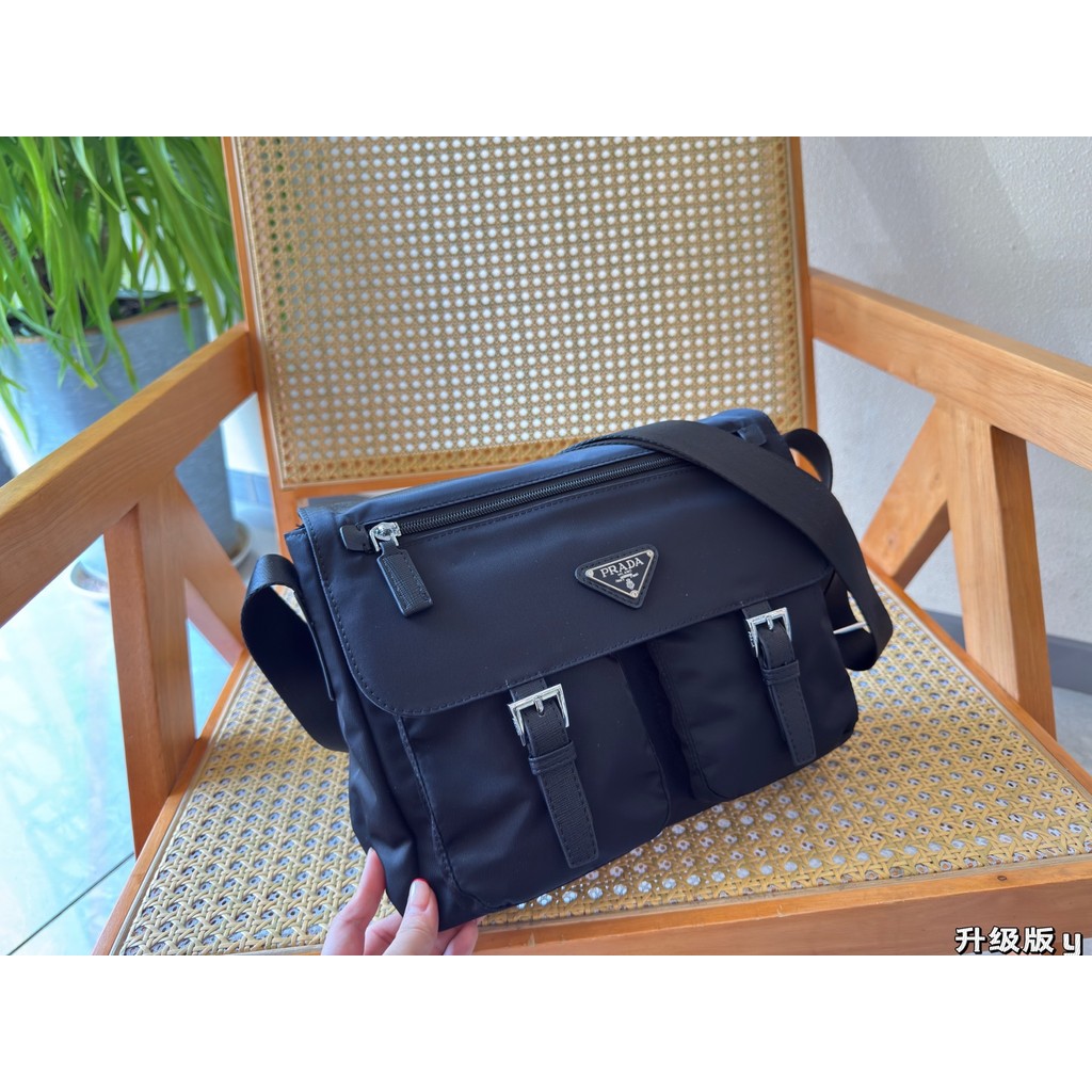 ผ้าไนลอน Flap Messenger Bag กระเป๋าสะพายผู้ชาย Messenger Bag Classic All-Match Bag Body น้ําหนักเบา 