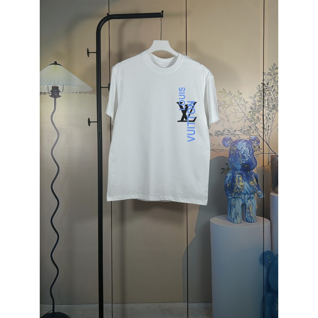 LOUIS VUITTON/LV/2026 เสื้อยืดแขนสั้นคอกลมคู่ผู้ชายธุรกิจลําลอง Raglan Sleeve เสื้อยืดพิมพ์ลายสไตล์ใ