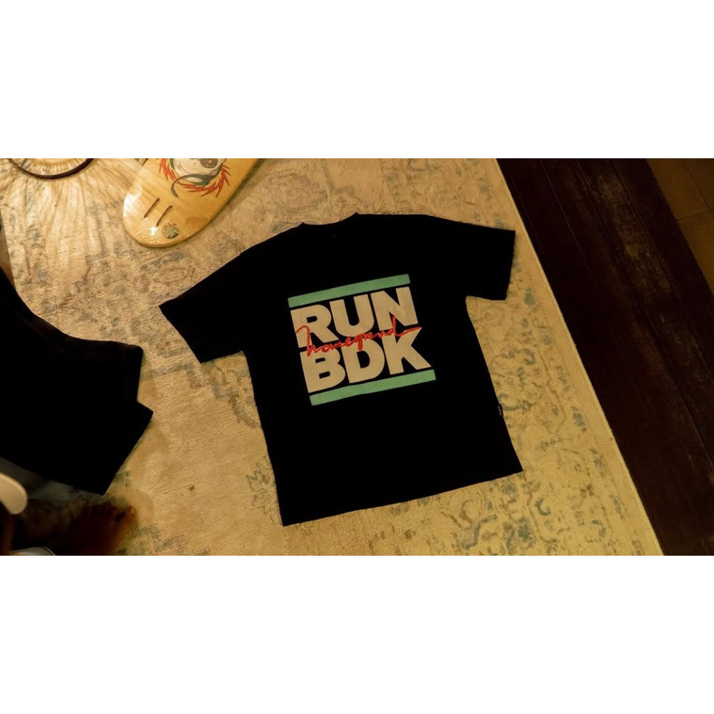 เสื้อยืด RUN BDK X Homeground (สีดํา)