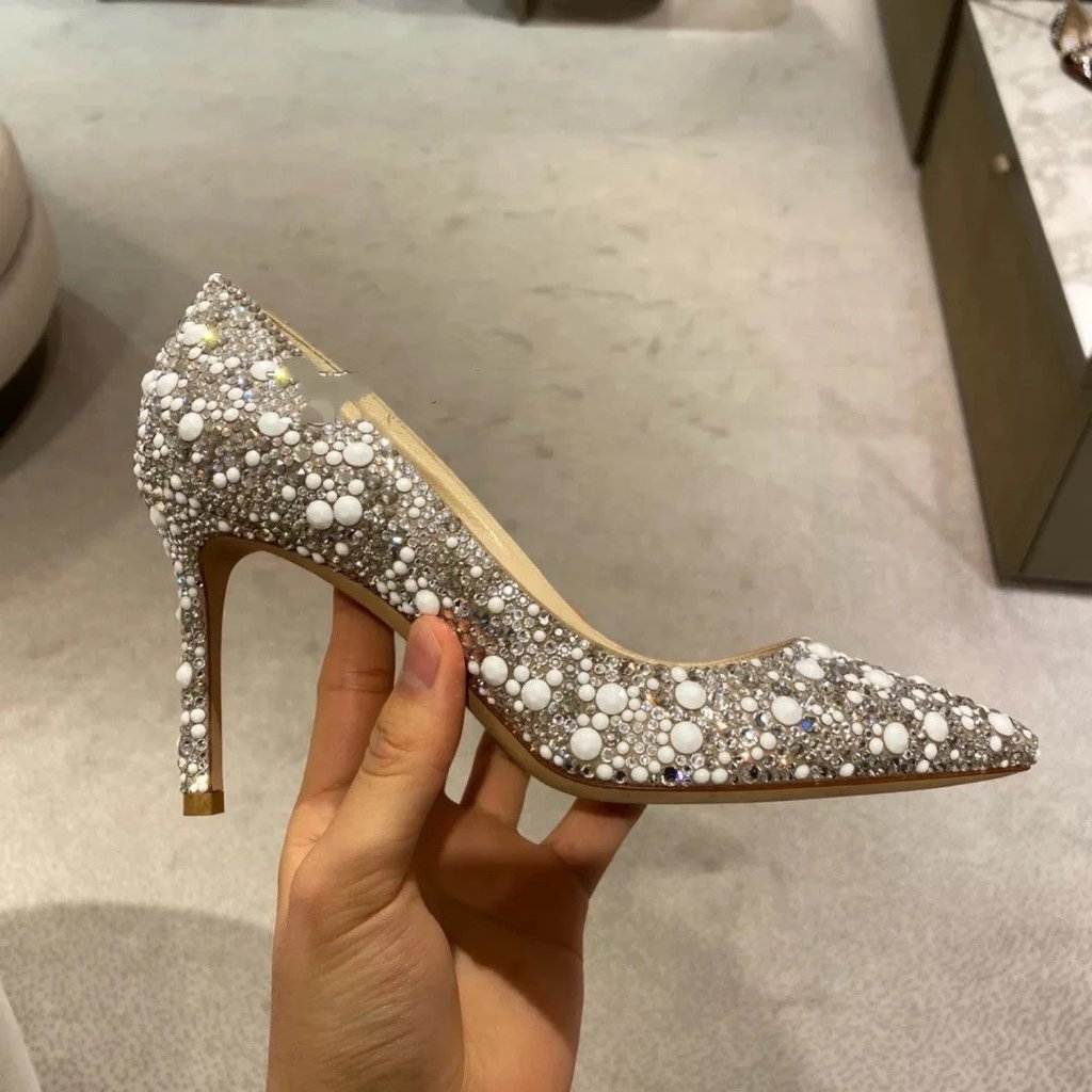 รองเท้าแต่งงาน Jimmy Choo แบบคริสตัลหรูหรา สร้างความประทับใจในการสวมใส่