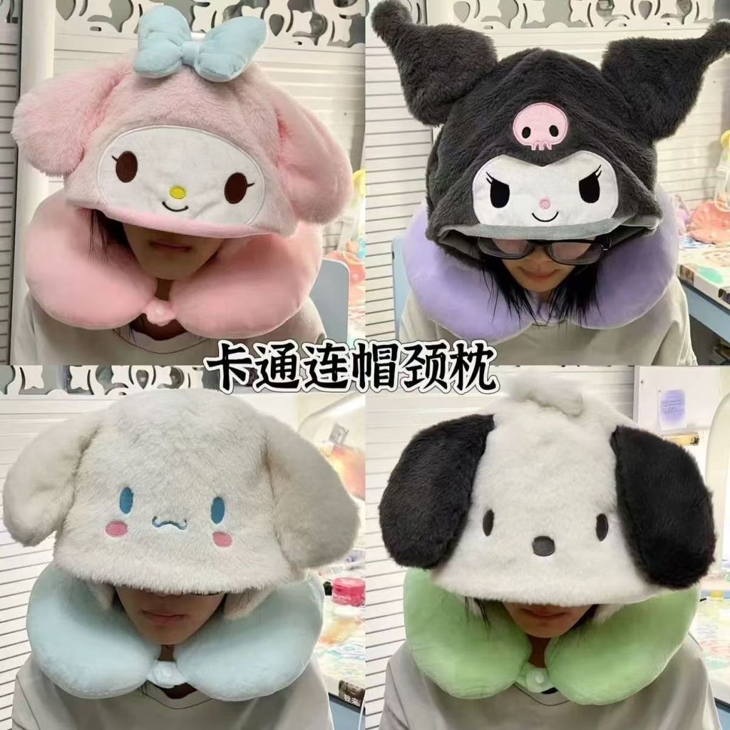 หมอน sanrio น่ารักญี่ปุ่นการ์ตูนสัตว์คลุมด้วยผ้าแรเงาหมอนรถเดินทางนอนที่มีประโยชน์เครื่องมือคอหมอนรูปตัวยูหมอน kuromi/หมอนงีบหลับ