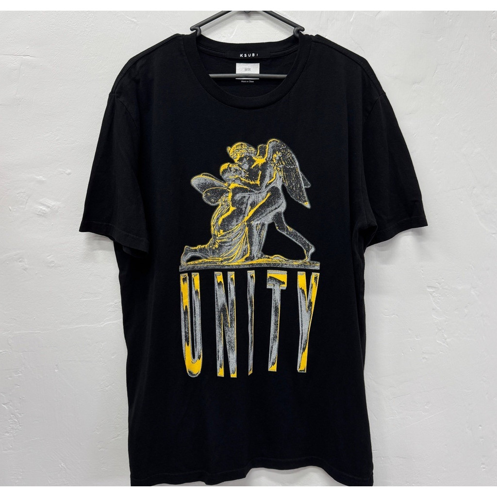 เสื้อยืดผ้าฝ้าย 100% สไตล์ Ksubi เหมาะสำหรับทั้งผู้ชายและผู้หญิง มีการพิมพ์ลายที่ด้านหน้า
