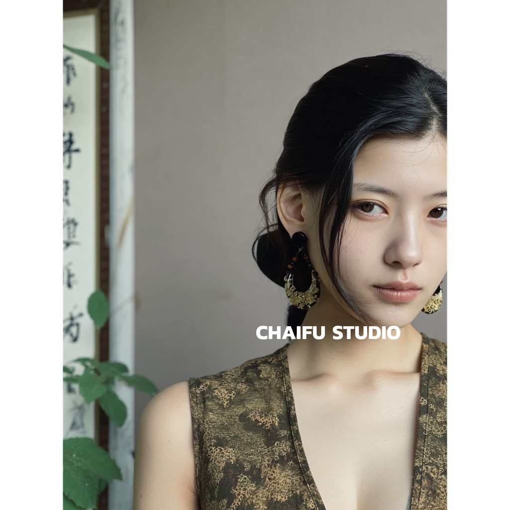 Fanxing Studio/R694 สไตล์ฮ่องกง Retro Tiger Eye Studio ต่างหูลูกปัดหรูหรา Crescent Gold ฟอยล์ Niche 