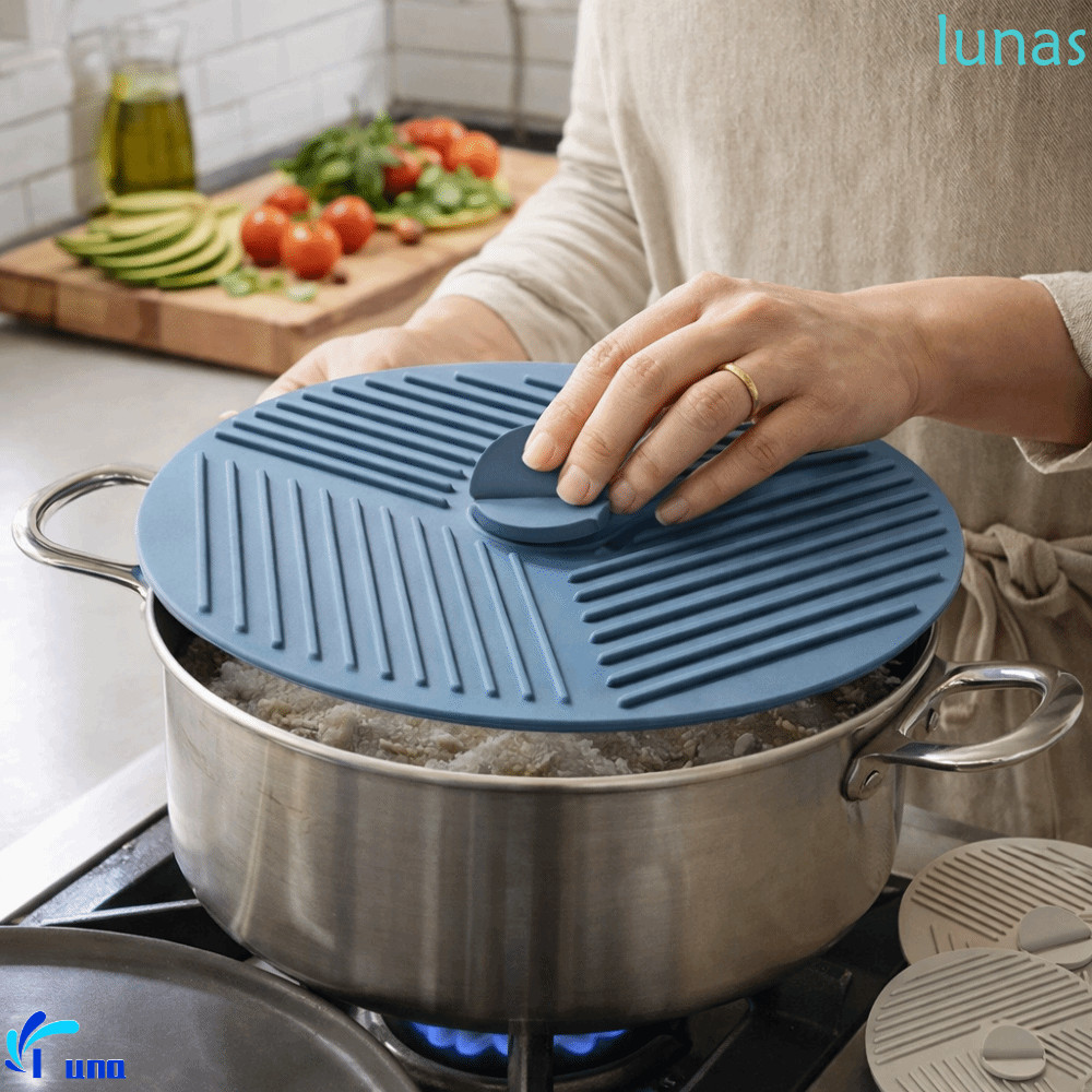 LUNASOL ฝาปิดหม้อซิลิโคน 3 ชิ้น, แผ่นฉนวนร้อนแบบนุ่มอเนกประสงค์, ฝาครอบความสดเกรดอาหารกันลื่นที่ใช้งานได้จริง