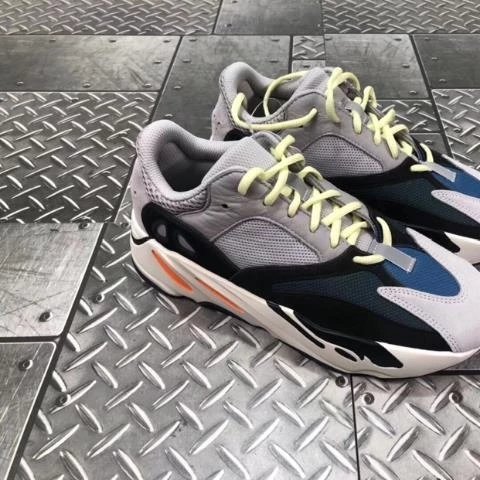 Poison บรรจุภัณฑ์ Yeezy 700 runner Coconut 700 Retro Daddy รองเท้ามะพร้าว 700 SF จัดส่งฟรี