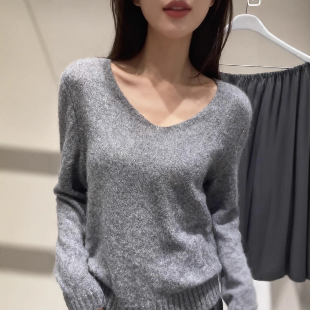 EkS6 Maje 2025 สไตล์ใหม่สำหรับฤดูใบไม้ร่วงและหนา แฟชั่นอ่อนโยน Vคอ สเวตเตอร์สำหรับผู้หญิง