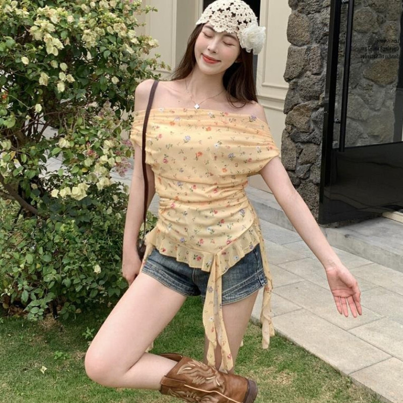 สไตล์หยาดเหงื่อที่บริสุทธิ์ไม่สม่ำเสมอสาวร้อนหวานดอกไม้ชีฟองสีเหลืองอ่อนริบบิ้นแขวนด้านบนฤดูร้อน