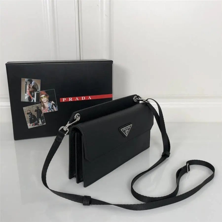 PRADA กระเป๋าใส่โทรศัพท์หนัง Saffiano หนังแท้สไตล์ใหม่ 2ZH107