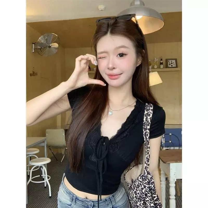 เสื้อยืดคอวี แขนสั้น แต่งขอบลูกไม้โชว์หน้าอก สำหรับผู้หญิง เสื้อคอกว้างเข้ารูป แขนสั้น คอกว้าง เหมาะสำหรับฤดูร้อน